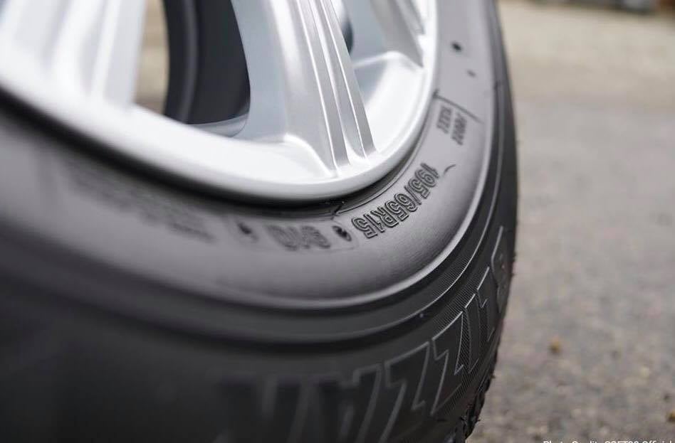 [HCM]SÁP PHỦ BÓNG LỐP XE TIRE BLACK WAX