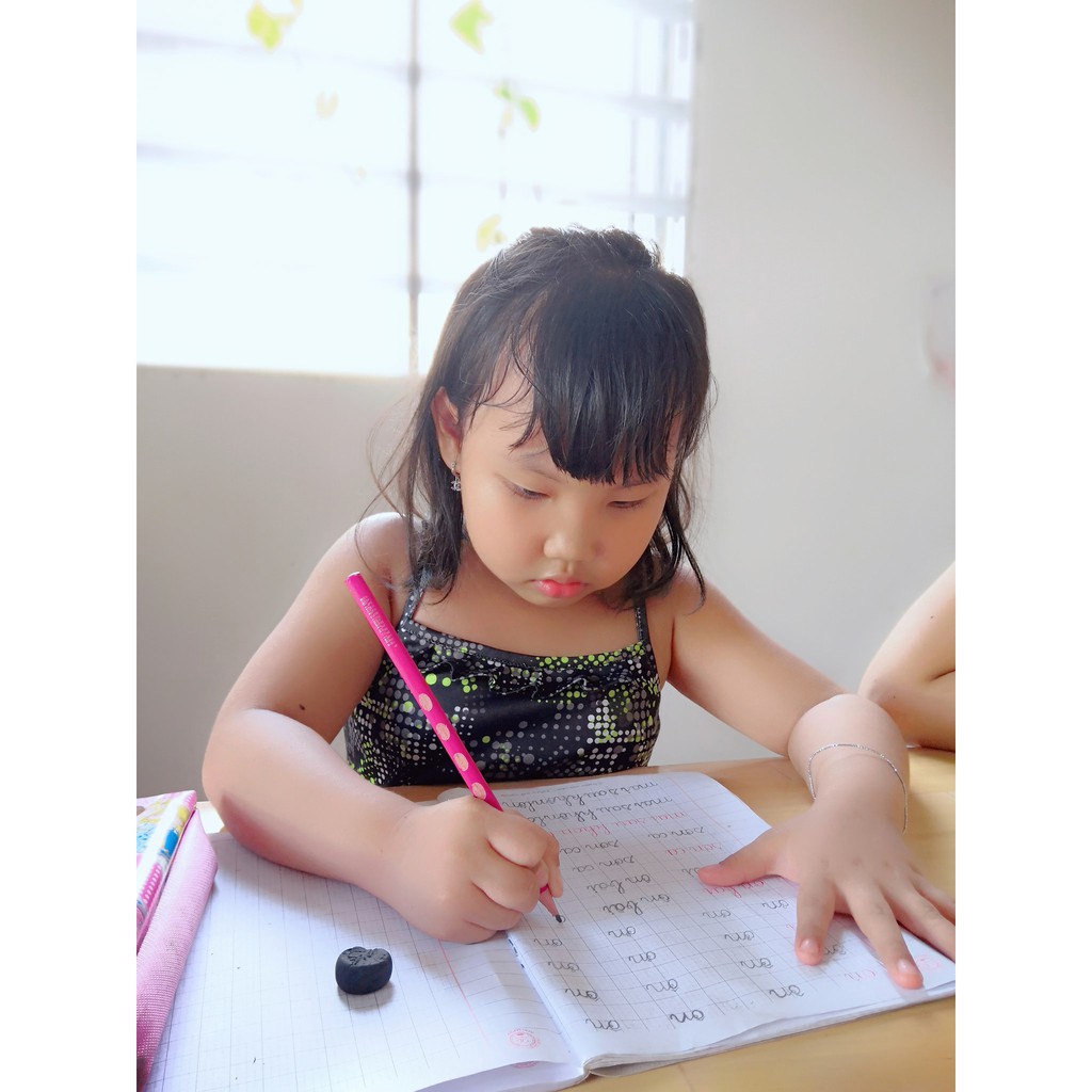hộp bút chì định vị tặng gọt ( 12 cây chì + 1 gọt )