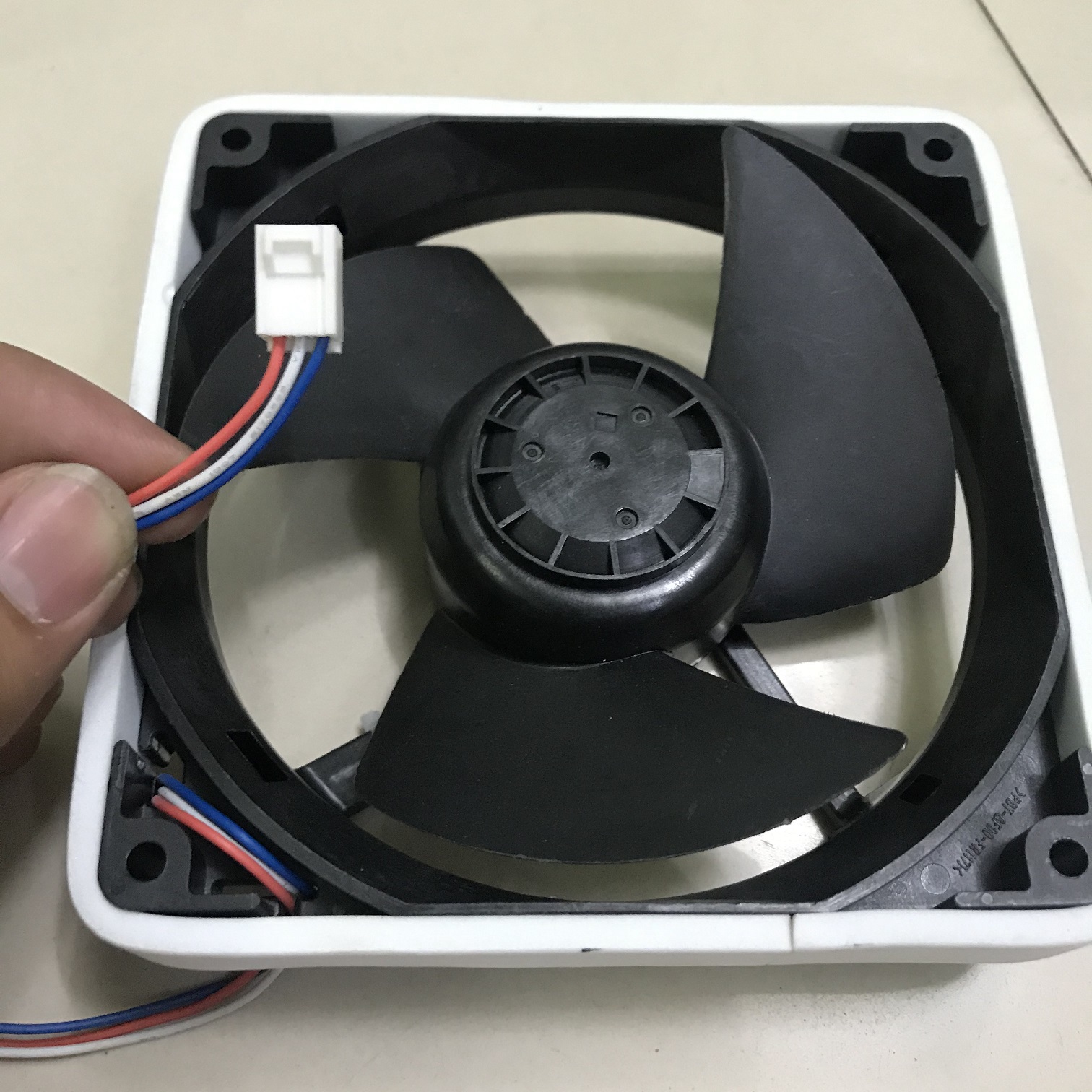 [HCM]quạt tủ lạnh hitachi 3 dây 12v 12cm x 12cm