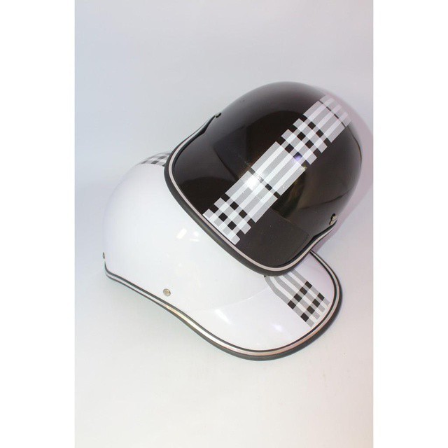 Combo 2 mũ bảo hiểm thời trang giá rẻ nam nữ (1 đen 1 trắng)