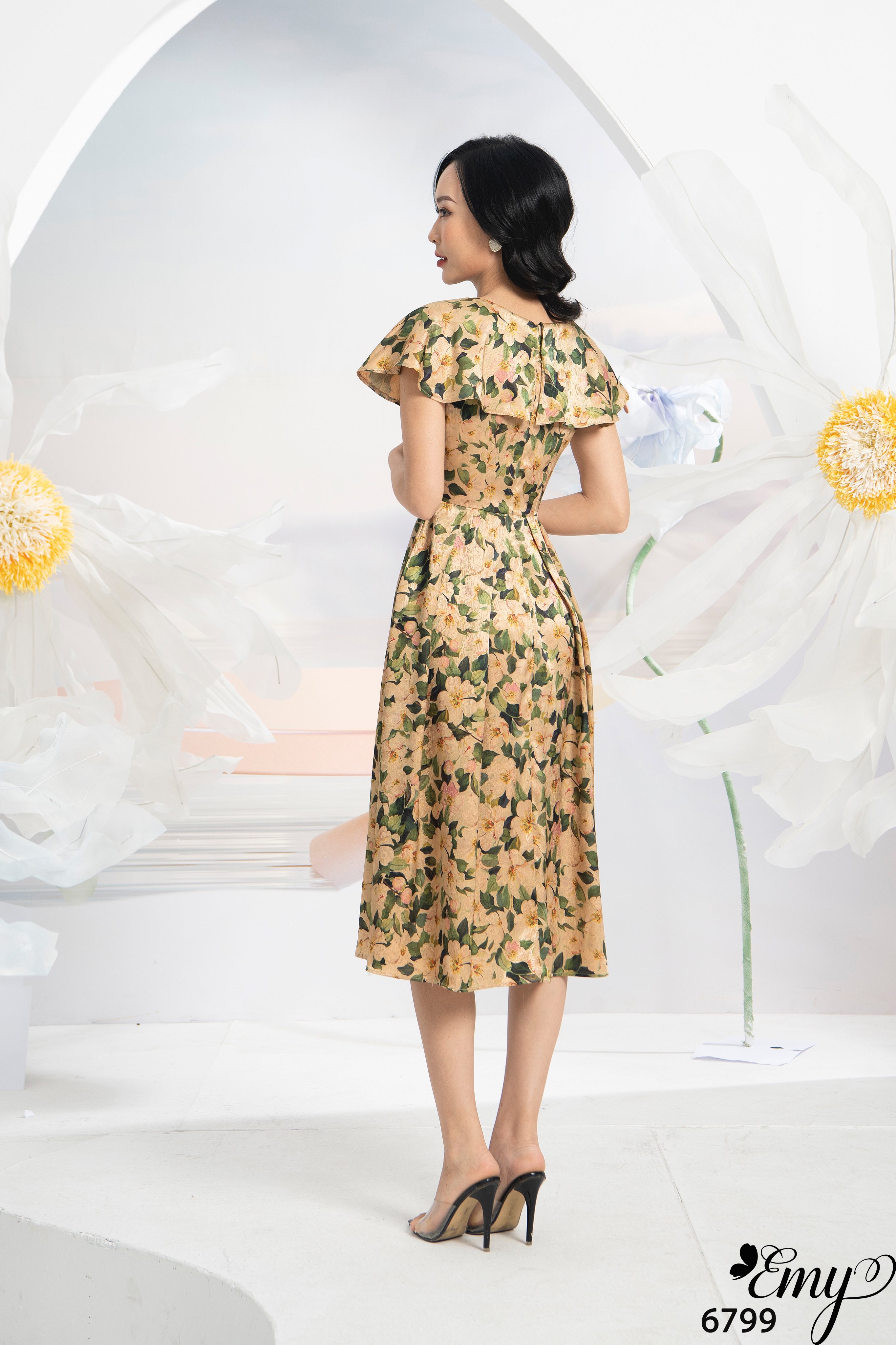 Đầm EMY EM6799 Xoè Cổ Bèo HT Hoa