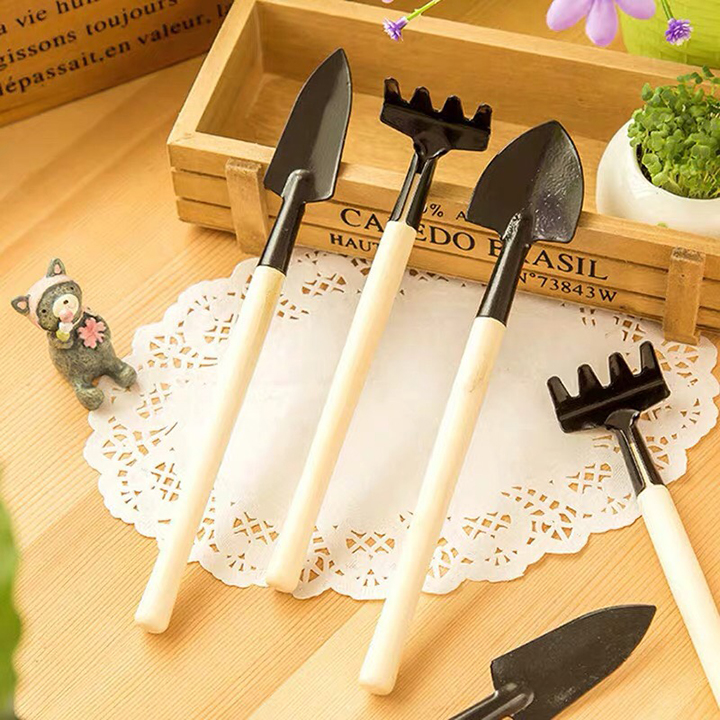 Bộ dụng cụ làm vườn 3 món, mini gồm 1 xẻng, 1 xúc, 1 cào giúp bé cùng làm vườn với ba mẹ