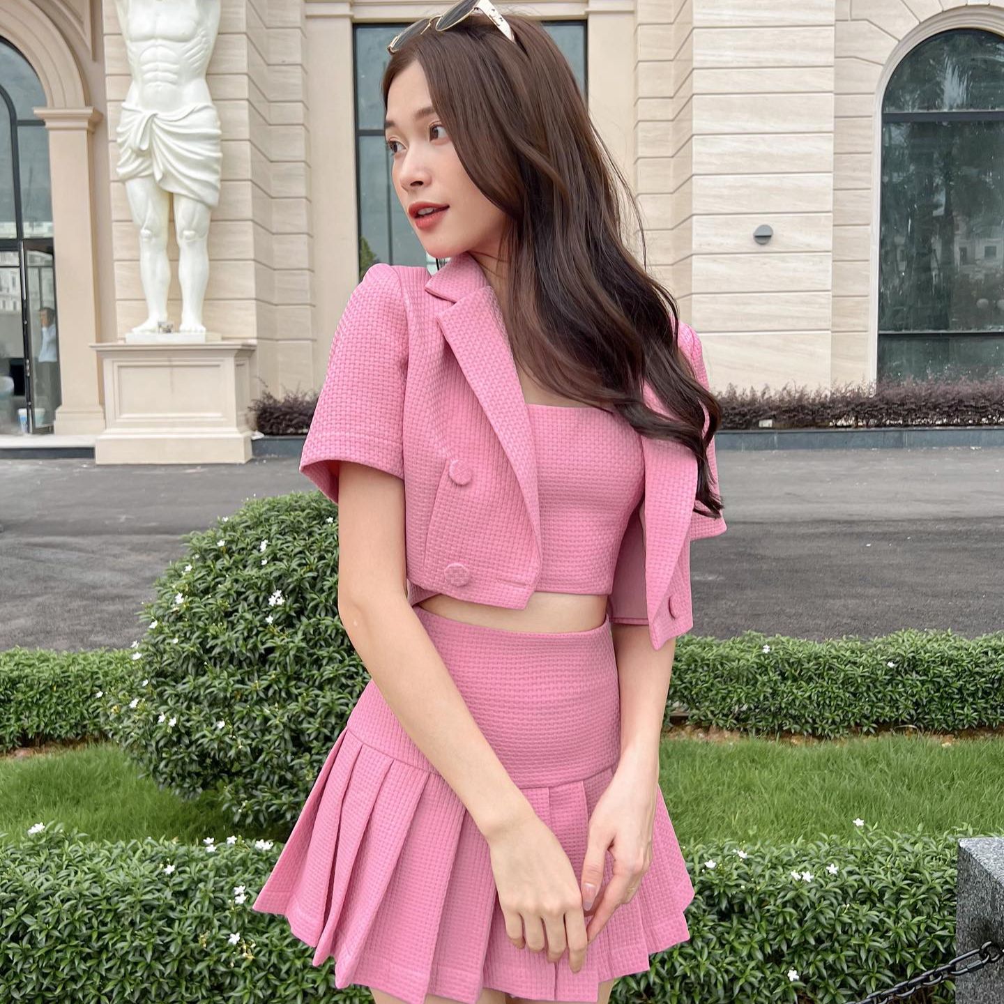 SET AMILYN - Set áo khoác chân váy xếp ly