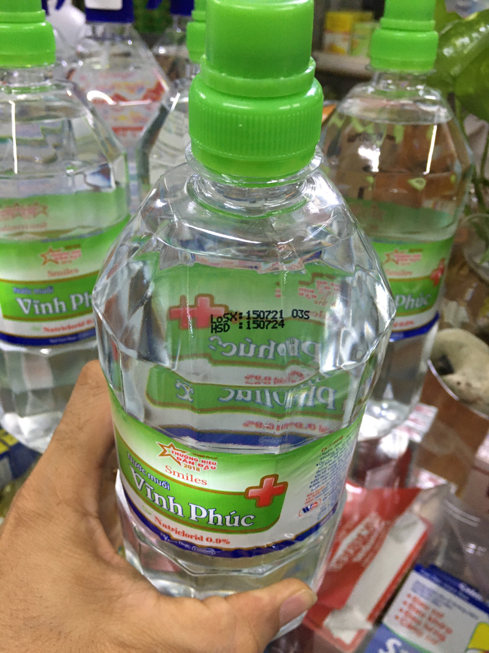 Nước Muối Sinh Lý Vĩnh Phúc Natri Clorid 0.9% Rửa Mũi Sát Khuẩn Chai 1000ml