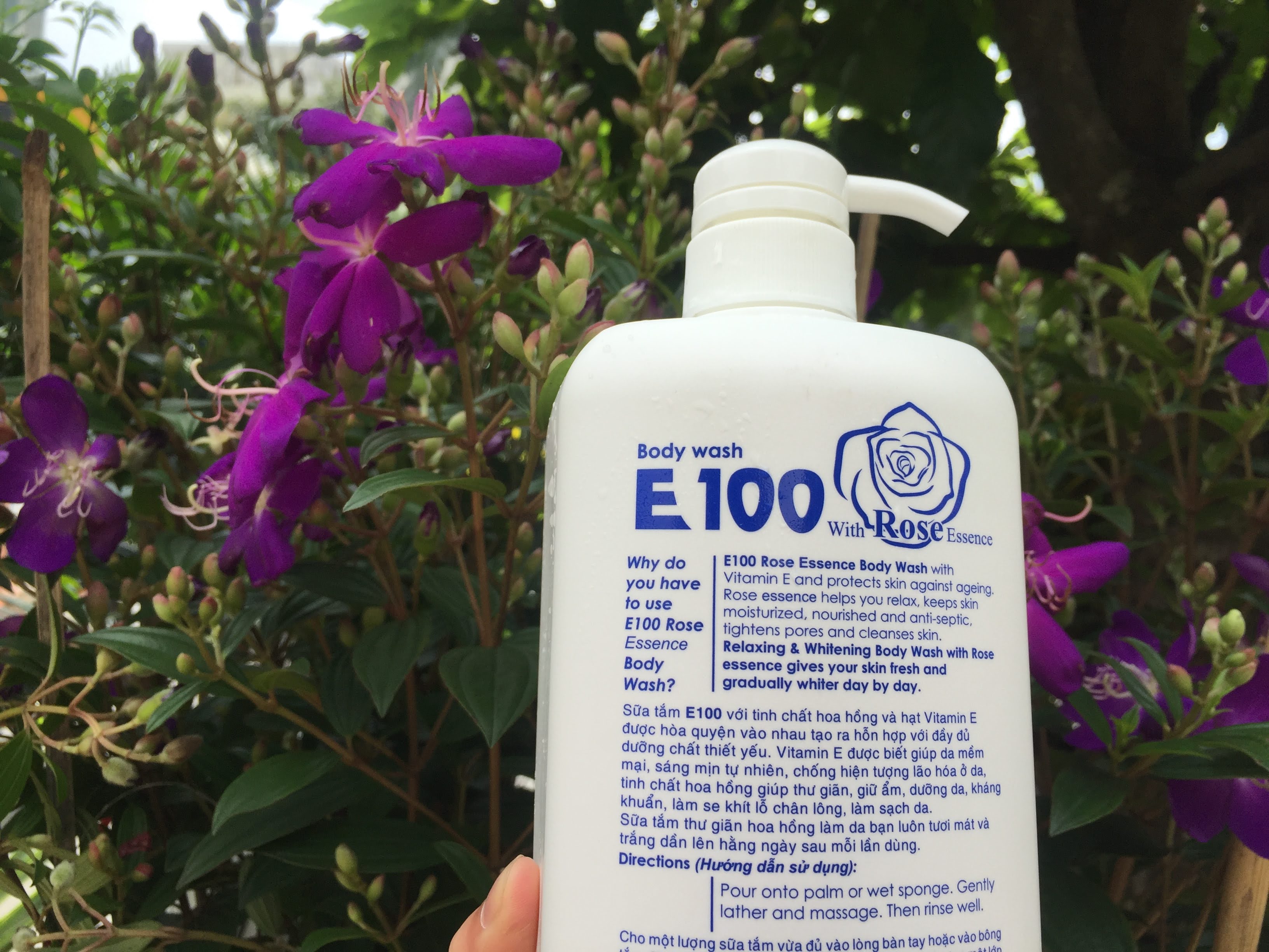 Sữa tắm E 100 Vitamin E và hoa Hồng 1100 ml trắng da