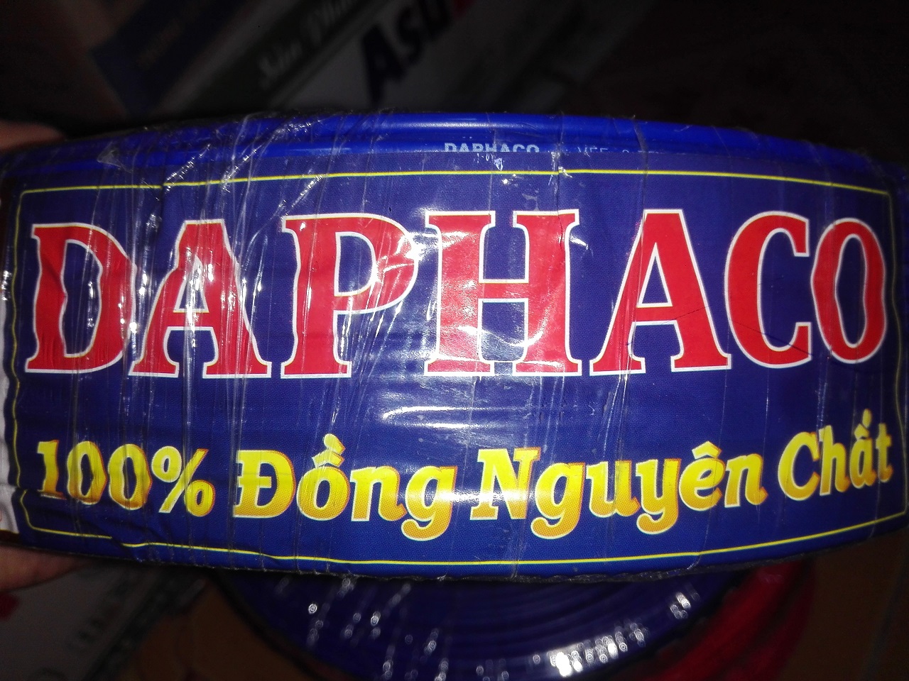 Dây điện đôi dẹp ruột đồng nguyên chất chịu tải cao 2 lớp vỏ cuộn 30M Daphaco 2X4.0