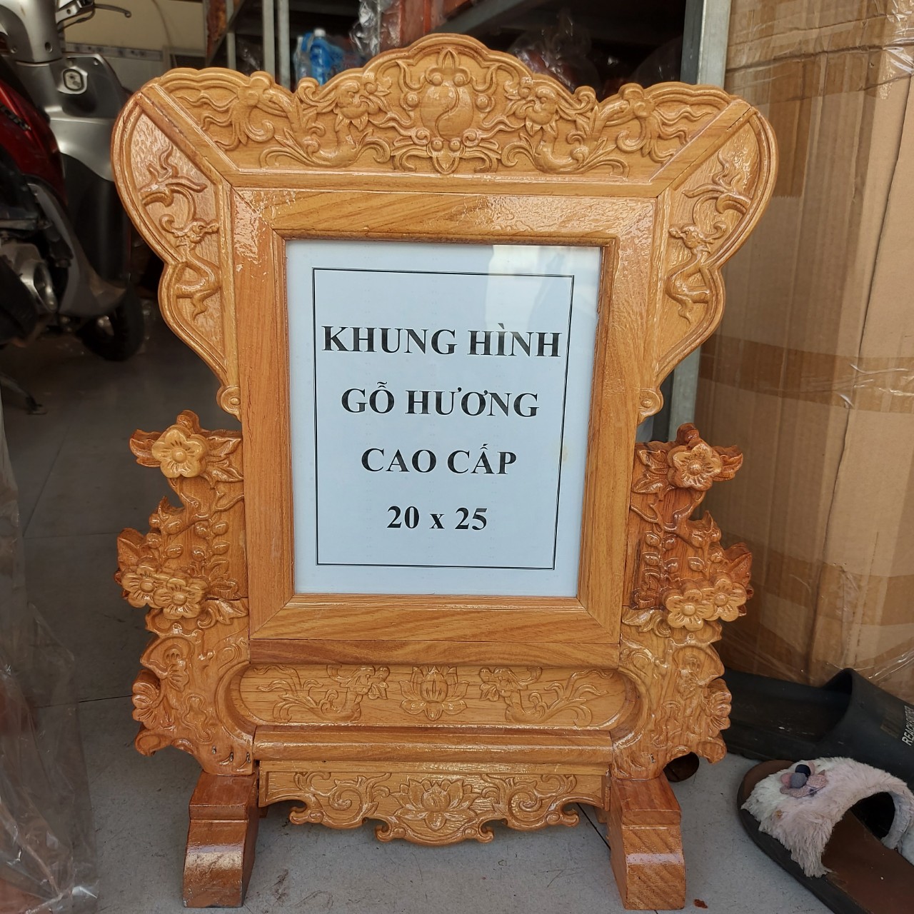 Khung ảnh thờ gỗ gõ cao cấp - khung hình thờ chạm khắc hoa mai nhiều kích thước