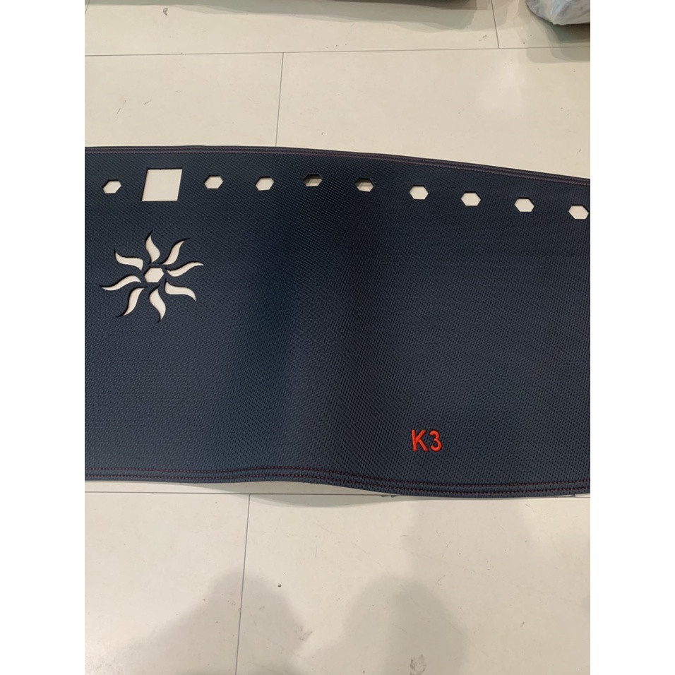 Thảm Taplo xe Kia K3 2021 - 2022 Da Carbon Cao Cấp