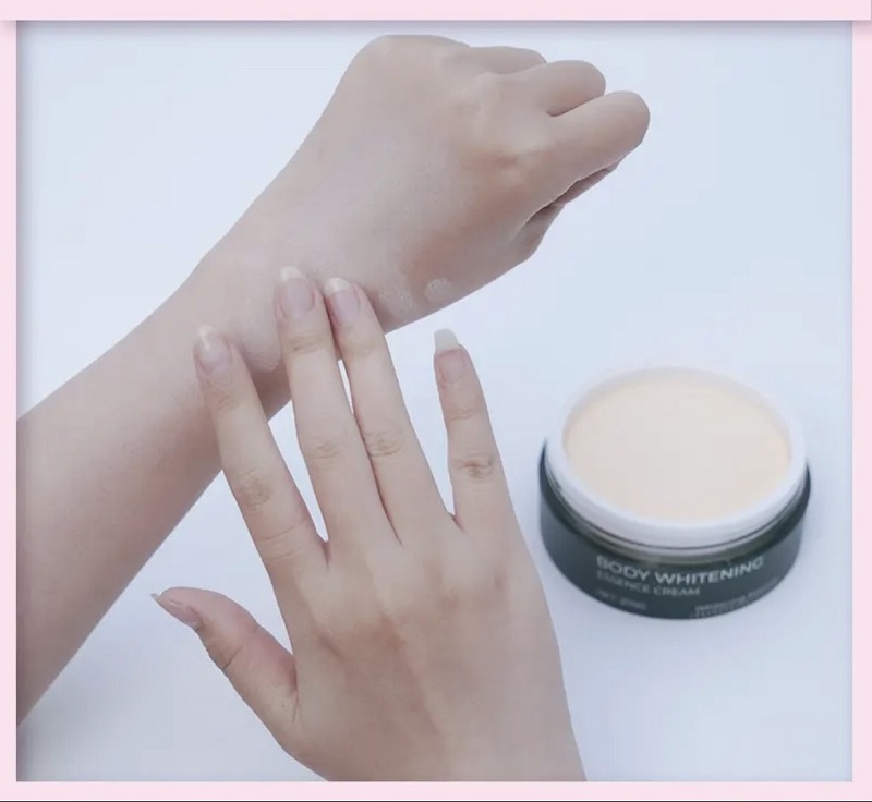 Kem Body Cốt Dưỡng Trắng Sáng Da Swhite