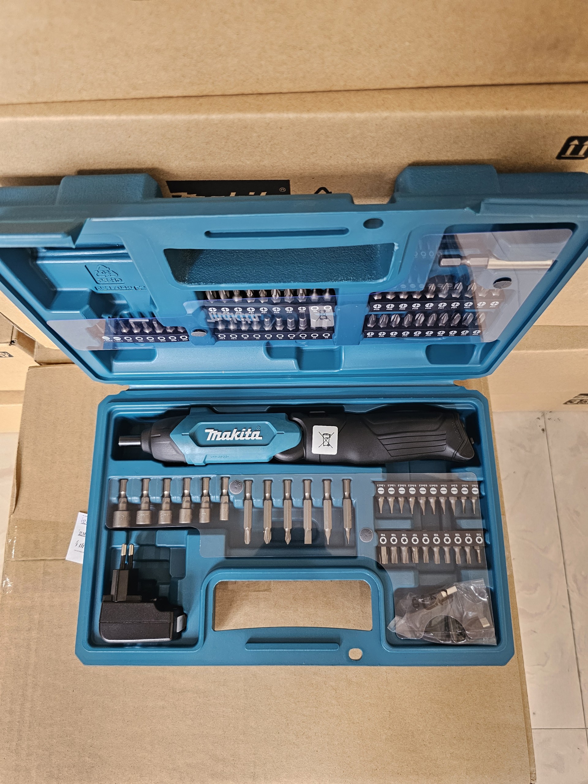 Máy bắt vít dùng pin Makita DF001DW