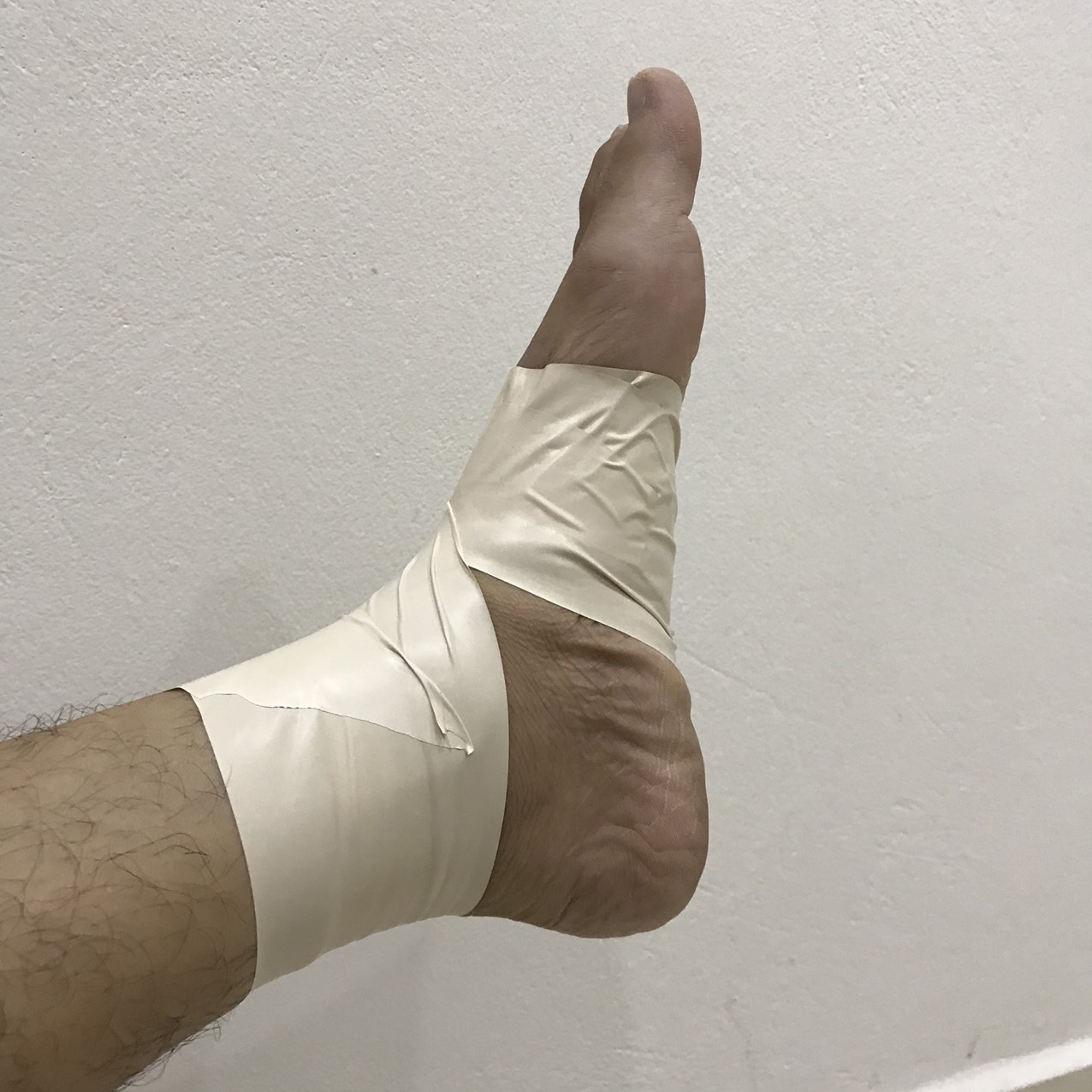 Băng keo hỗ trợ cơ chơi đá bóng