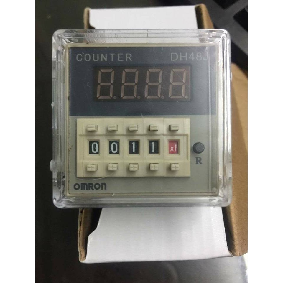 Bộ đếm omron dh48j-8 220v kèm đế