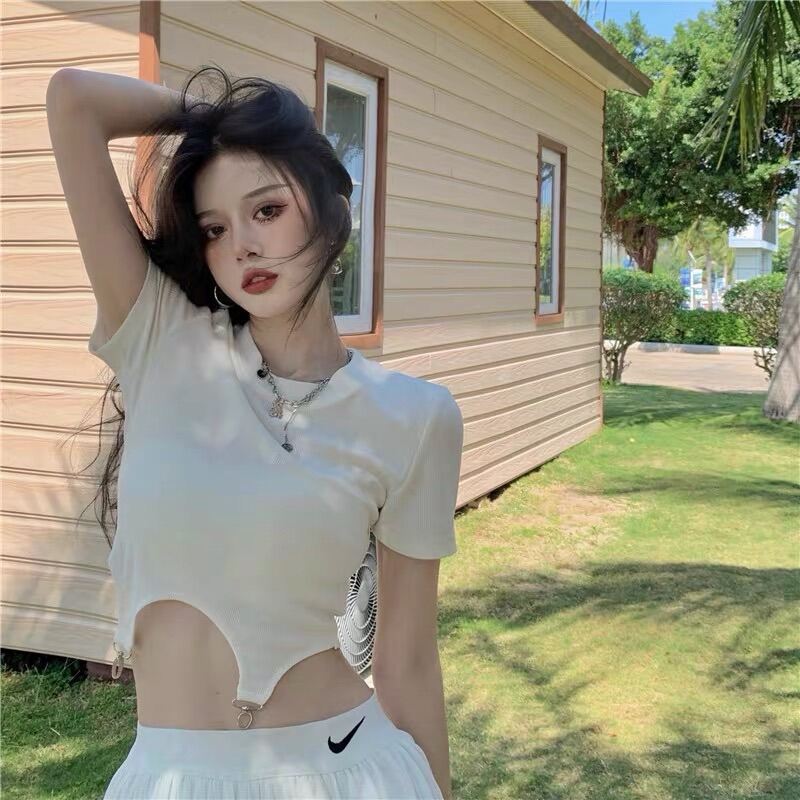 Croptop Tay Ngắn Phối Khoen Cá Tính