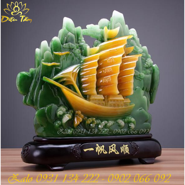 Wind-up sailing craft statue
