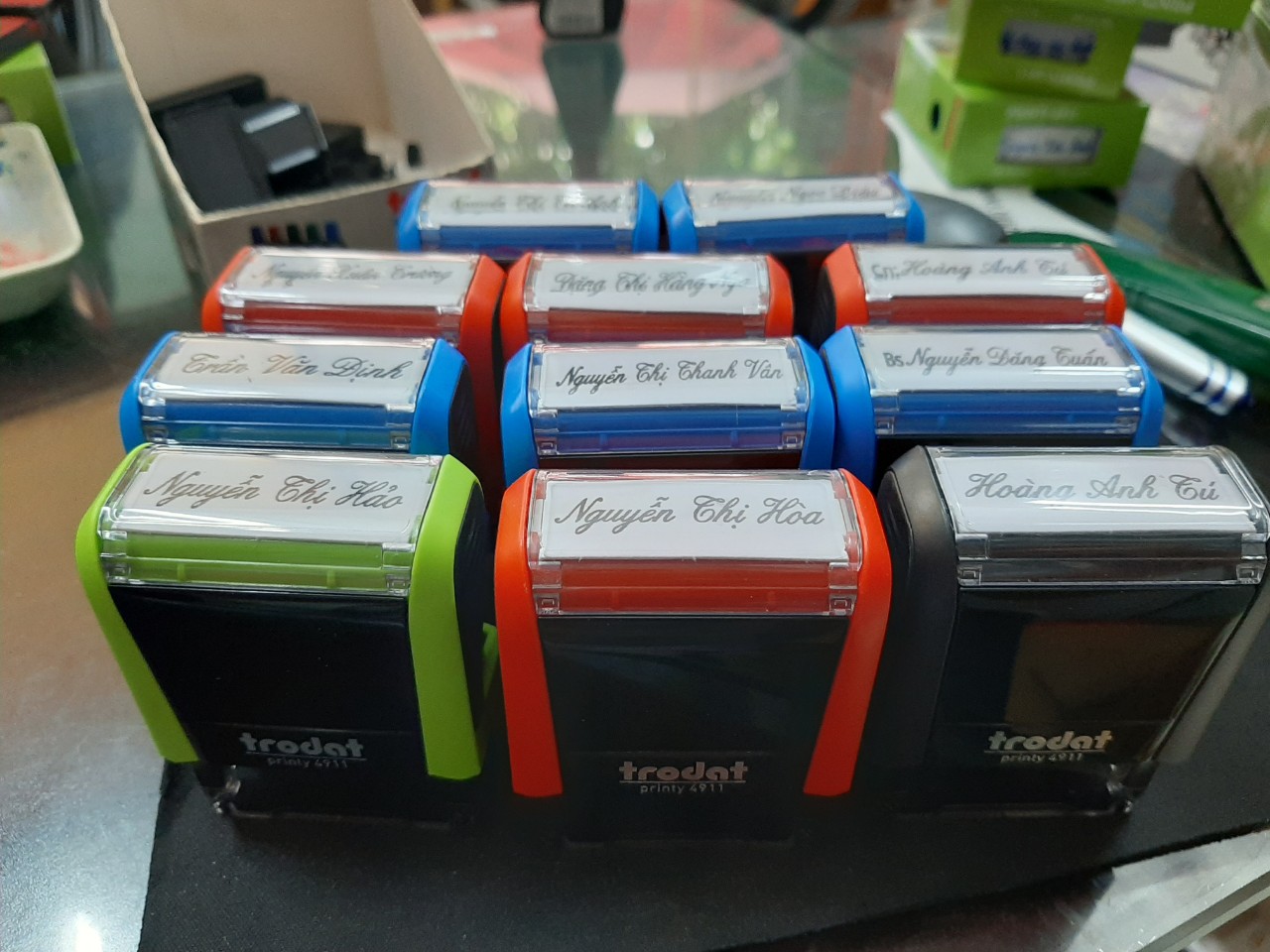 Khắc con dấu tên với cán dấu đẹp (Trodat 4911P4)