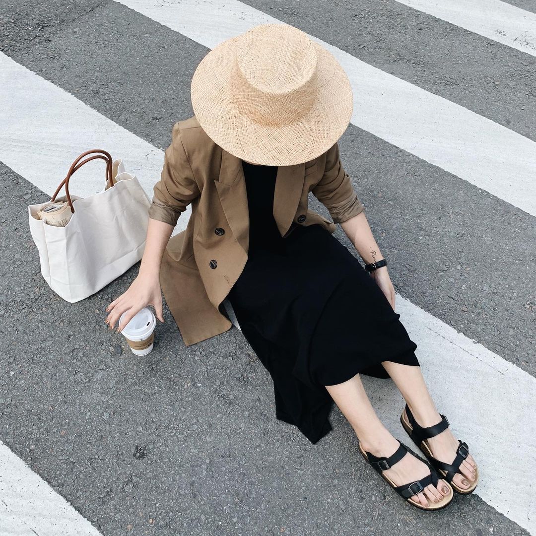 Giày Sandal đế trấu unisex xỏ ngón da pu đen