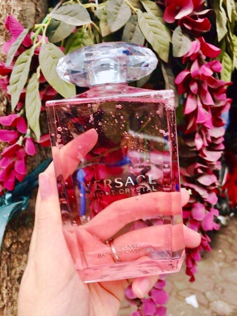 Sữa tắm nữ Versace Bright Crystal 200 ml