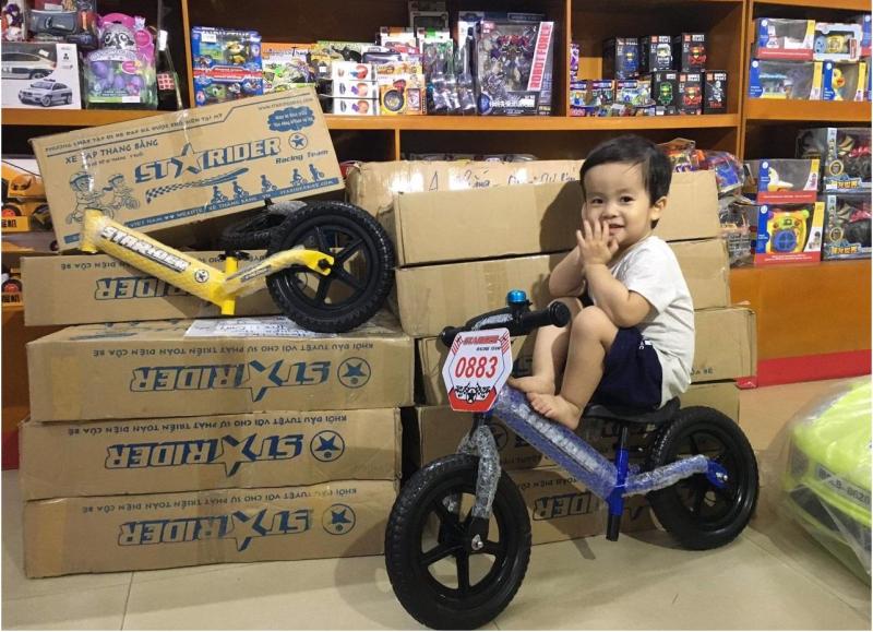 Mua Xe thăng bằng Starider 2018 xanh tập cho bé khả năng giữ thăng bằng, hỗ trợ biết đi xe đạp sớm (Tặng kèm bọc lái+biển số)- Bán buôn toàn quốc