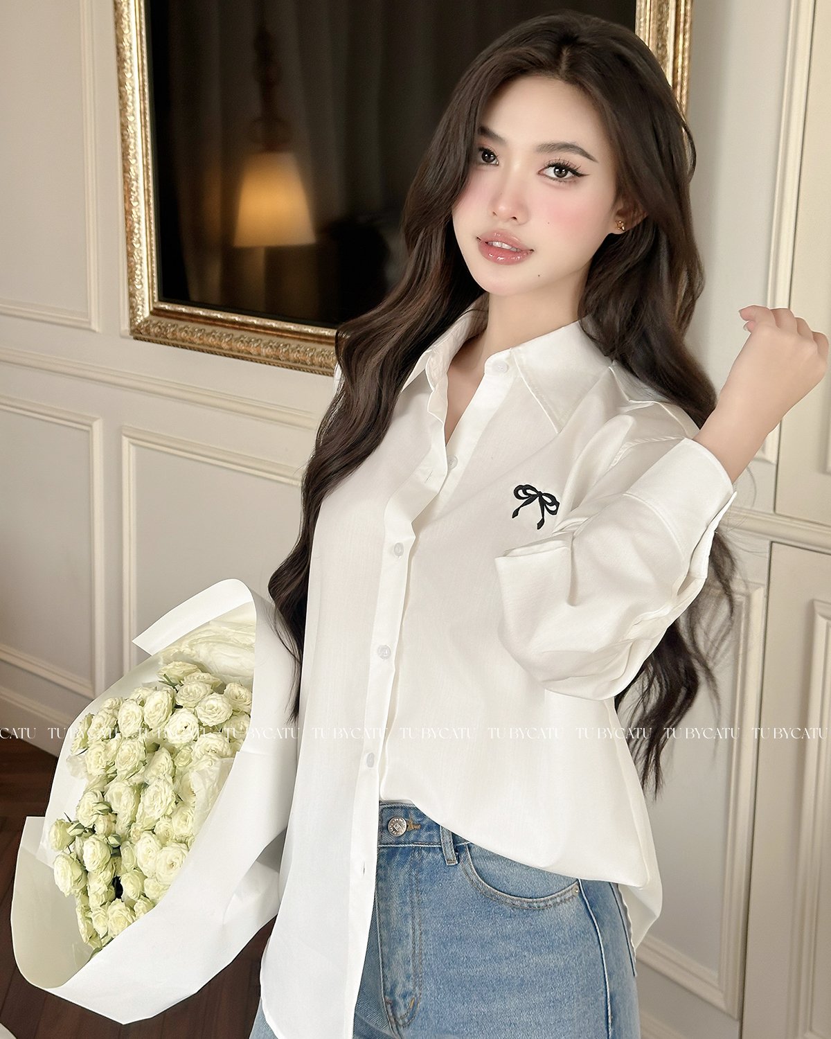 TUBYCATU | Áo sơ mi trắng nơ đen
