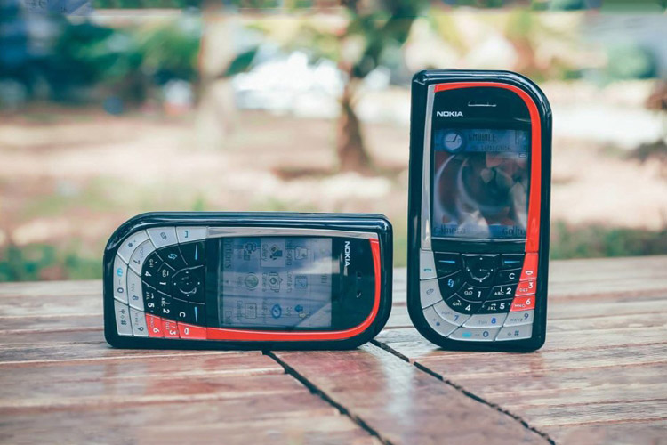 Điện thoại cổ NOKIA 7610 (CHIẾC LÁ LỚN) ĐỘC ĐÁO – TẶNG PIN SẠC