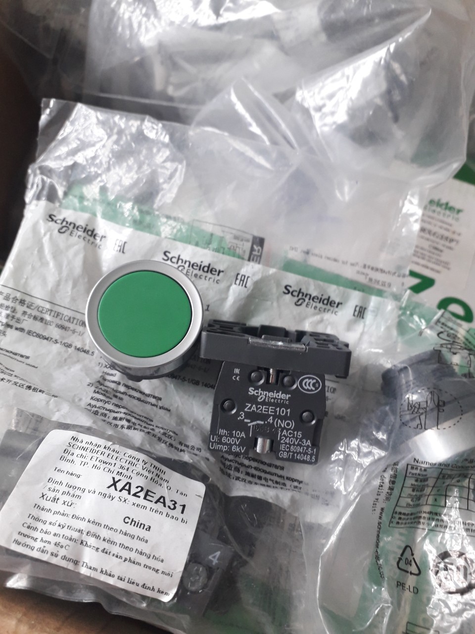 Nút nhấn nhả XA2EA31 Schneider phi 22 1NO màu xanh