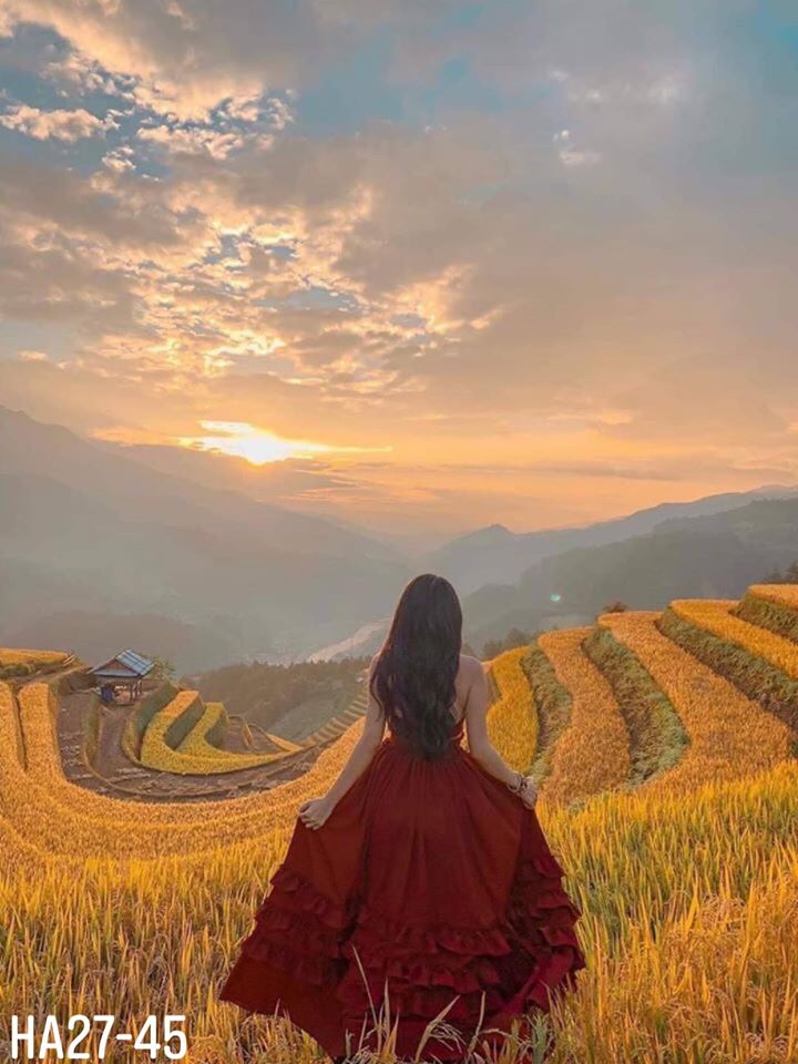 Đầm maxi cổ yếm bèo tầng đan dây lưng