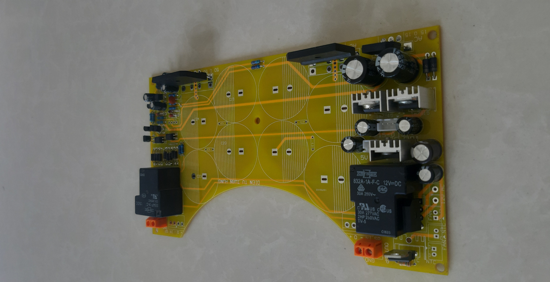 Source Circuit with 8 Capacitors