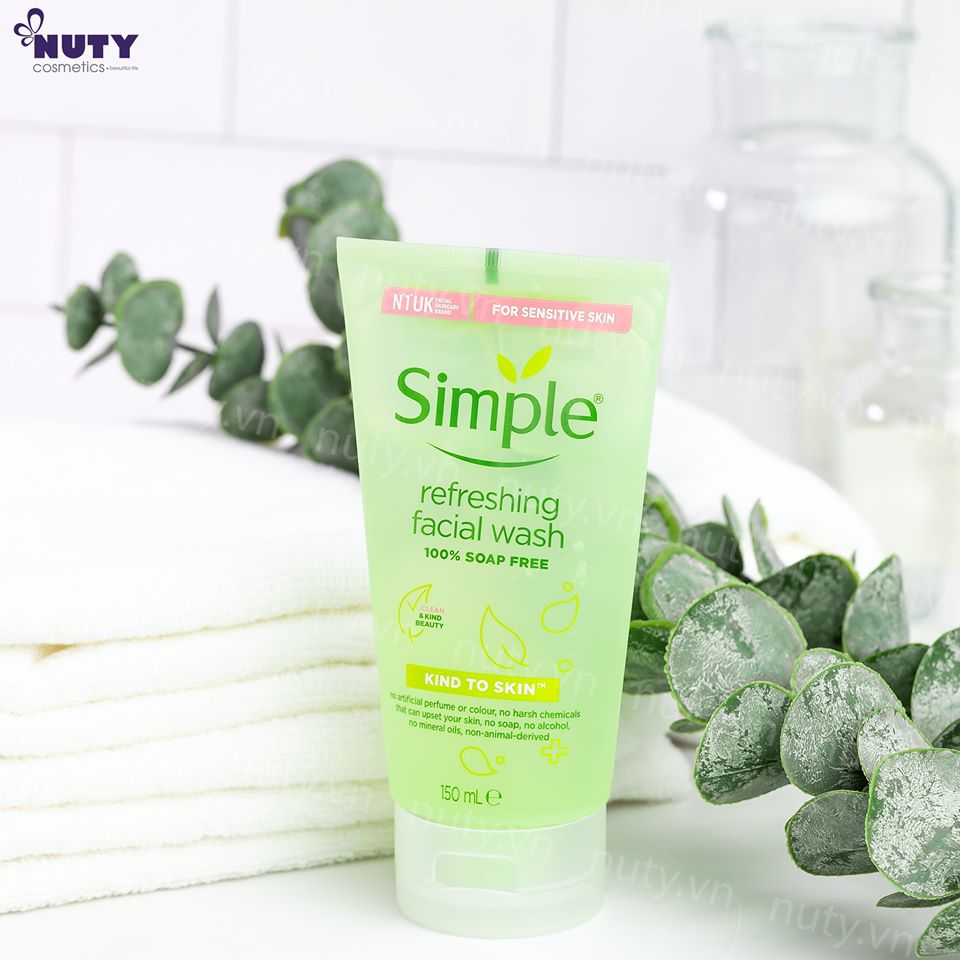 Sữa rửa mặt Simple