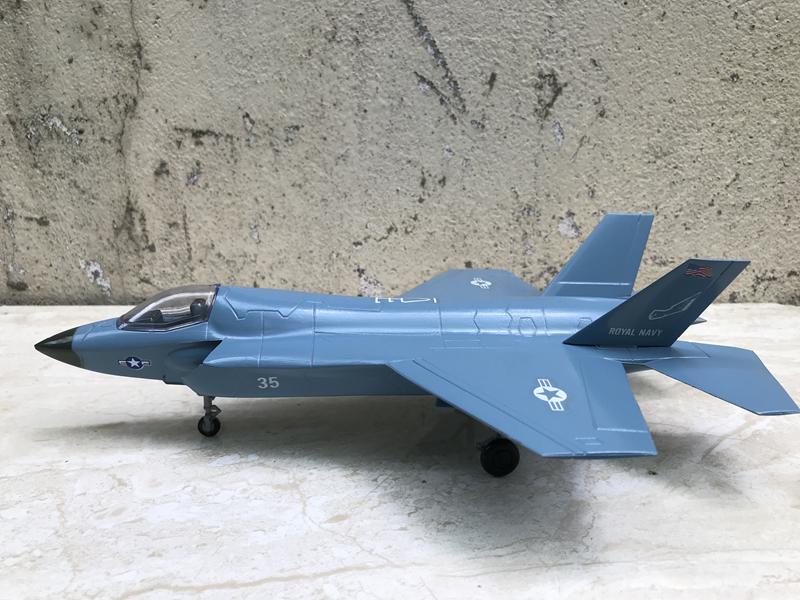 Mô hình Máy báy Tiêm kich F-35 1:72-ABS
