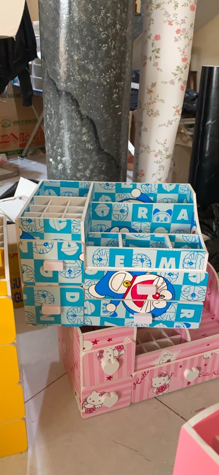 Kệ mỹ phẩm 3 tầng 4 hộc doremon