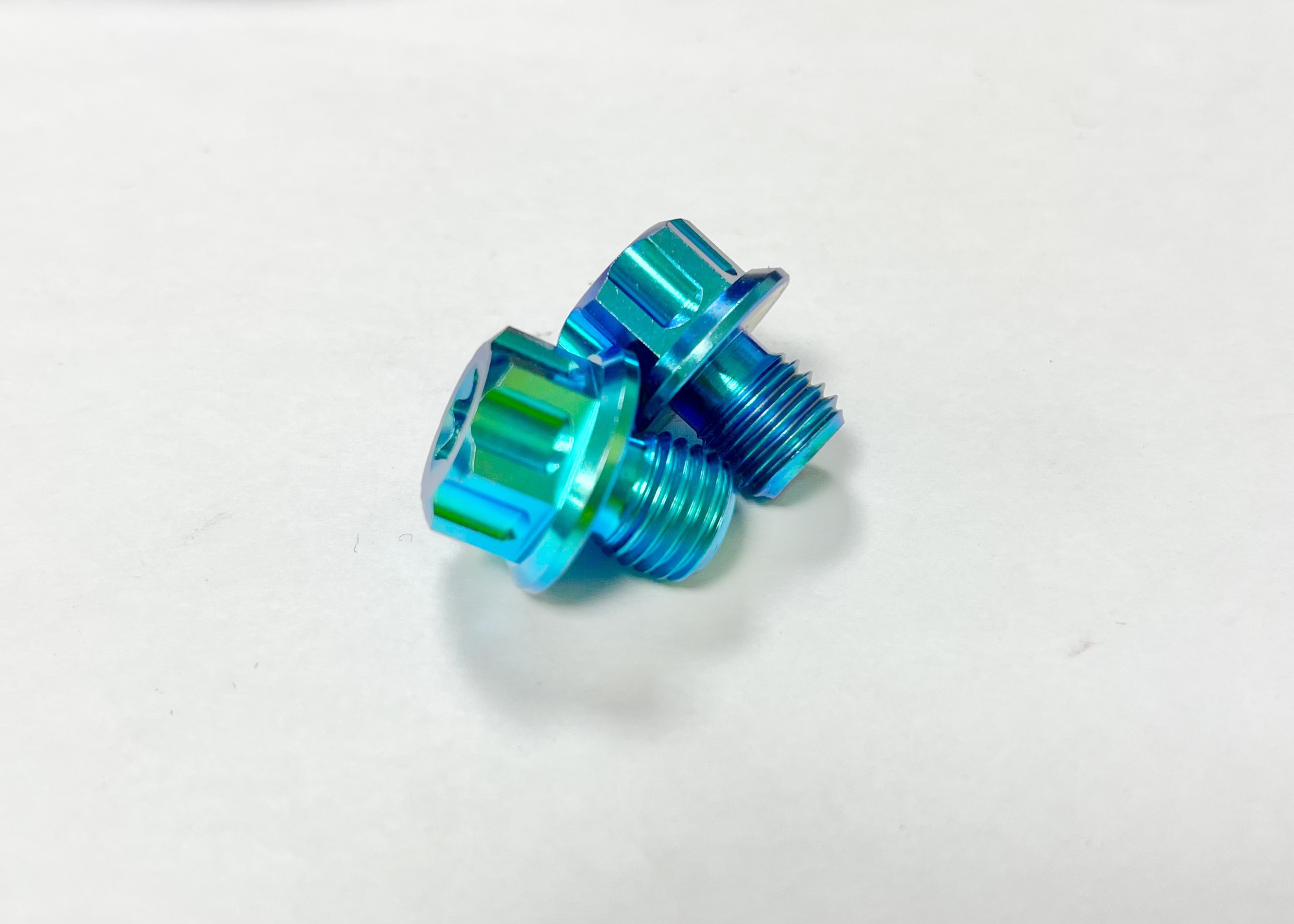 Ốc chân kính kiếng GR5 SALAYA