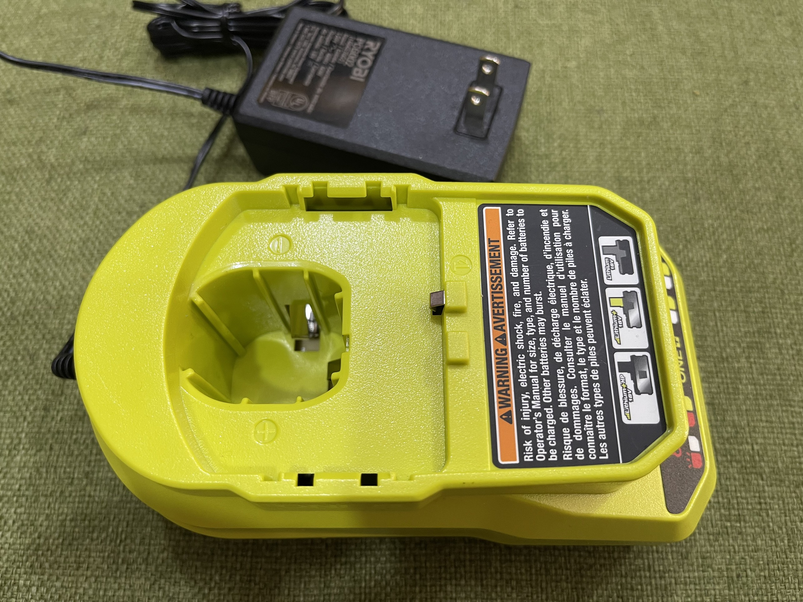 Sạc pin ryobi 18v pcg002