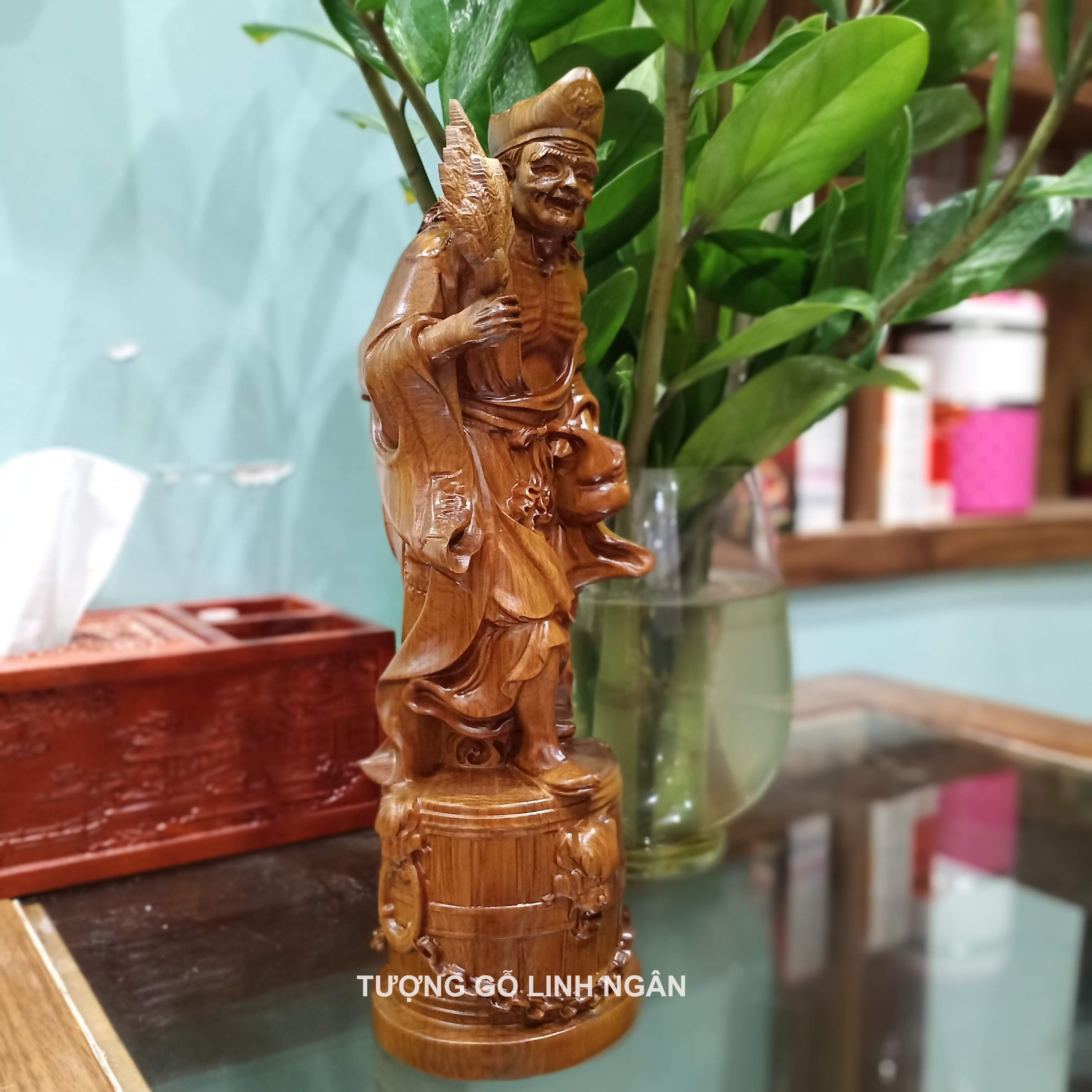 Tượng Tế Công bằng gỗ