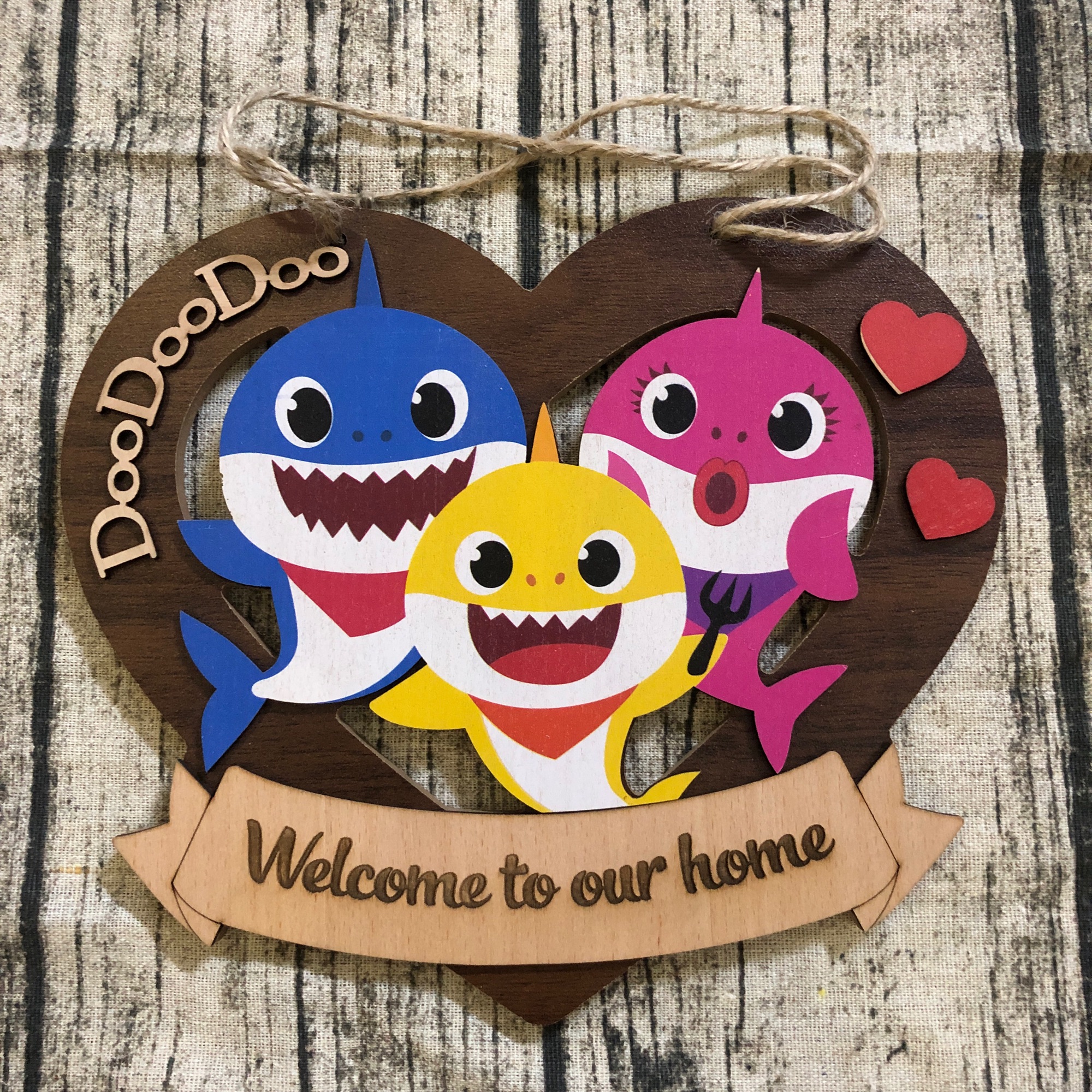 [HCM]Bảng gỗ treo cửa gia đình cá mập welcome to our home