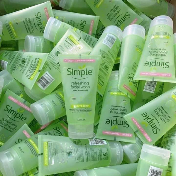 Sữa Rửa Mặt Simple Dưỡng Ẩm 150ml