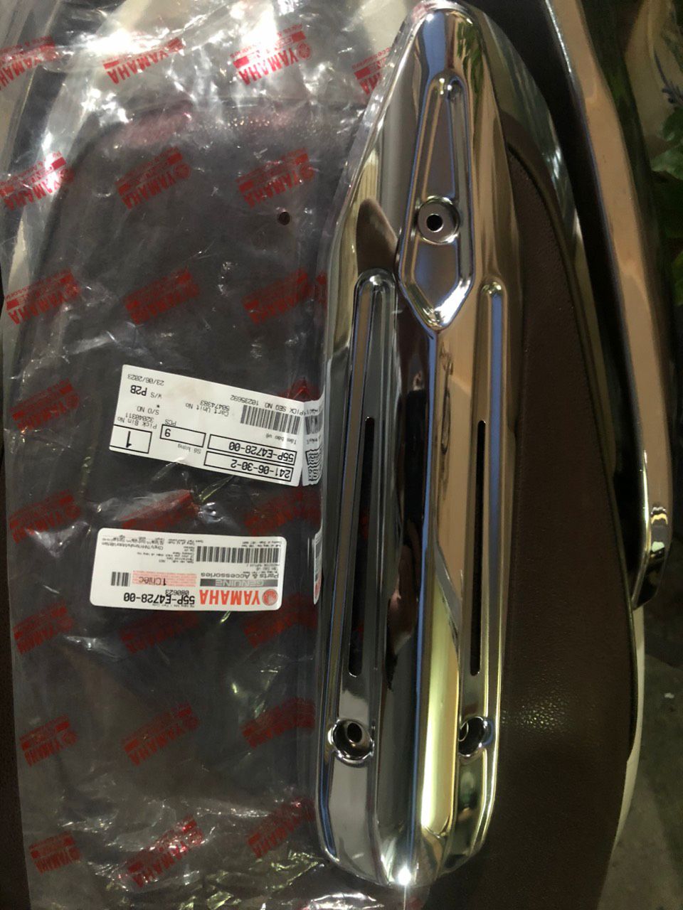 Ốp pô zin hãng inox xe Exciter 135 đời 2011.(không ốc)