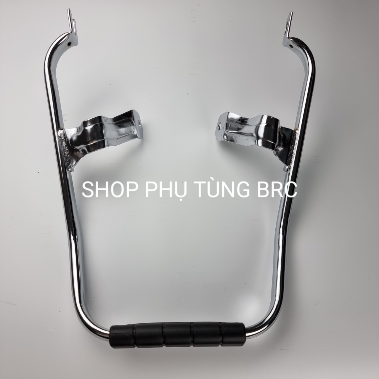 Cao su quai yên sau xe DREAM II ( SL: 1 cục cao su lắp vào quai yên xe DREAM II )