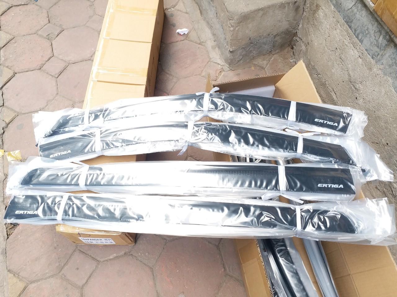 Bộ vè mưa đen Thái xe Suzuki Ertiga