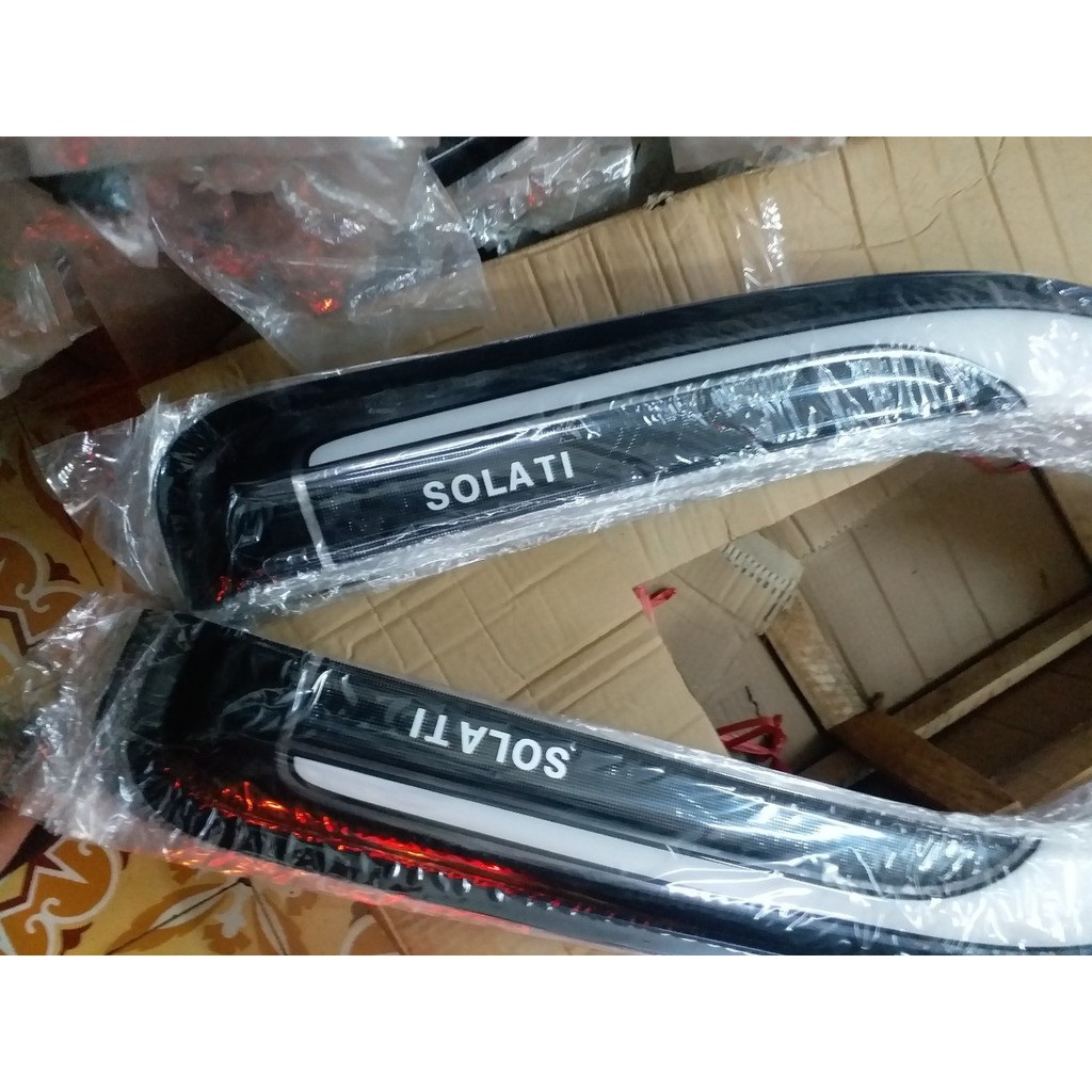 Vè che mưa xe hyundai solati đời 2018 - 2023 vè sơn gồ 2 màu nhựa abs cao cấp