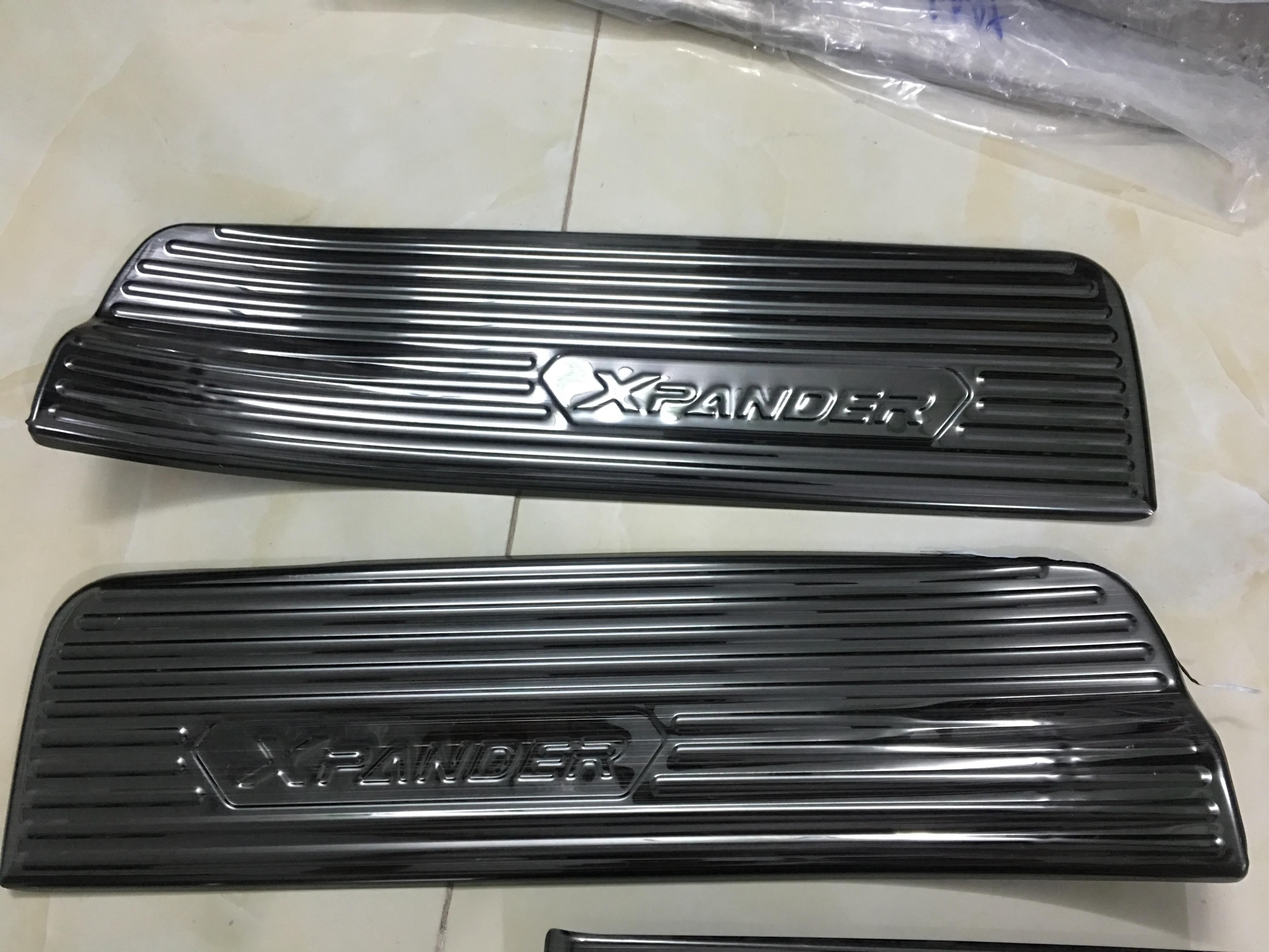 Bậc cốp trong Titan  xpander 2019