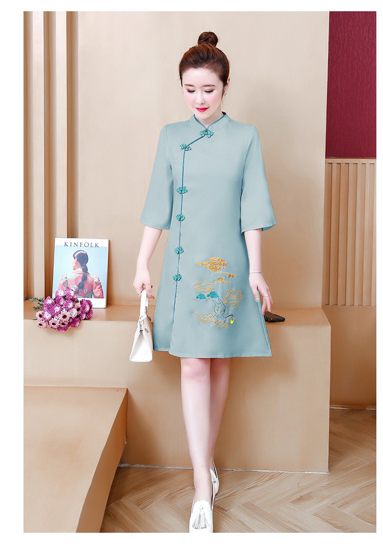 Sườn  Xám cách tân nữ thêu họa tiết