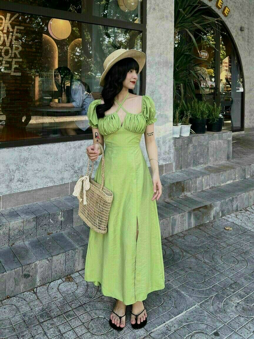 Đầm Lụa Chẻ Tà Cổ Vuông