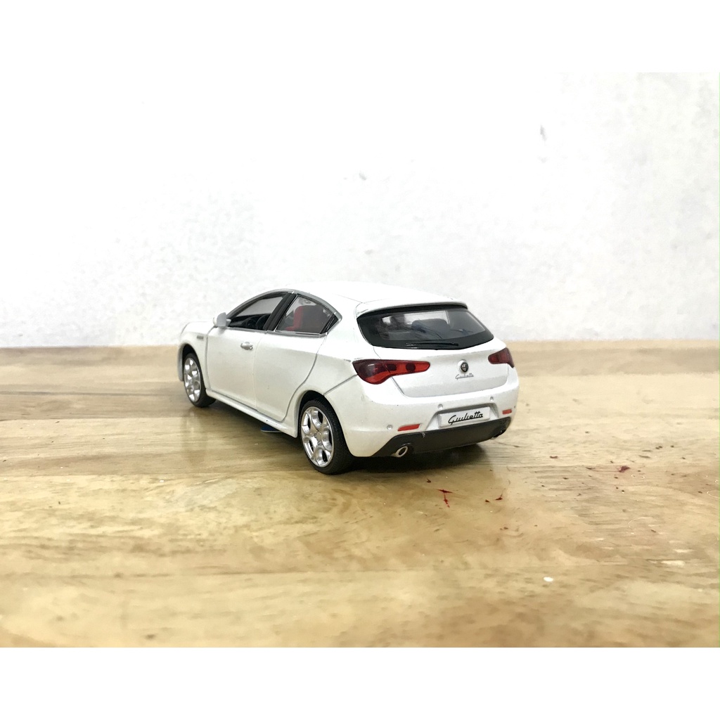 Mô hình xe Alfa Romeo Giulietta _ Tỷ lệ 1:32
