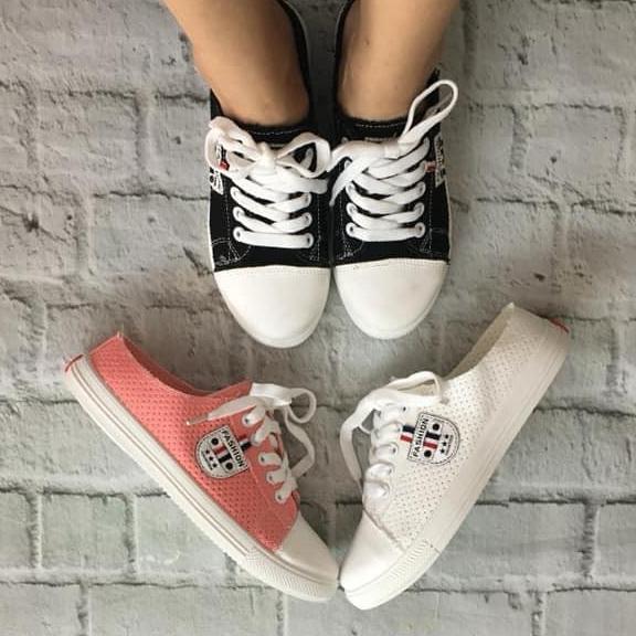 Giày thể thao nữ, giày sục