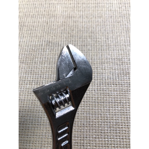 Mỏ lết cầm tay INGCO HADW131082