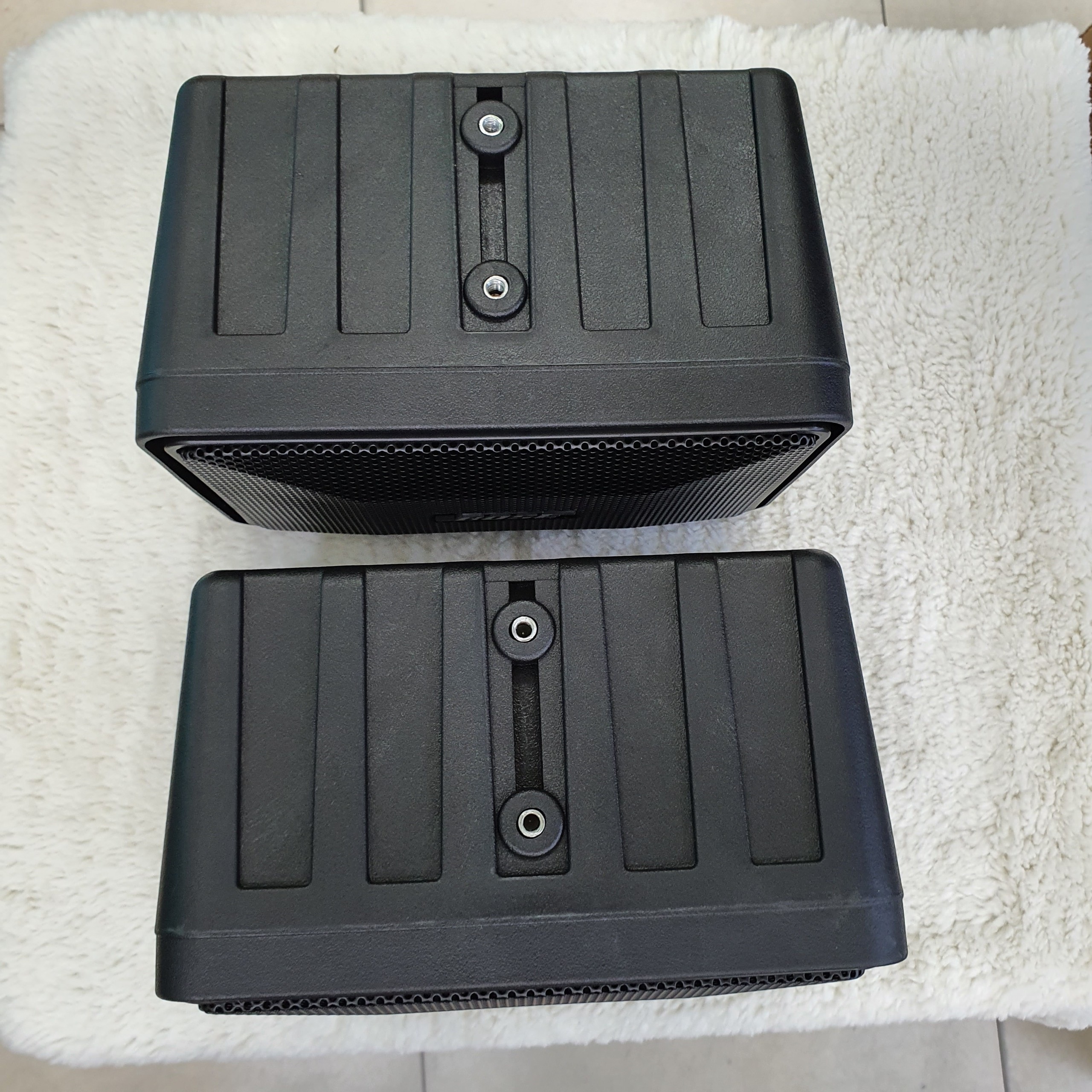 Loa trợ lời Bose 101