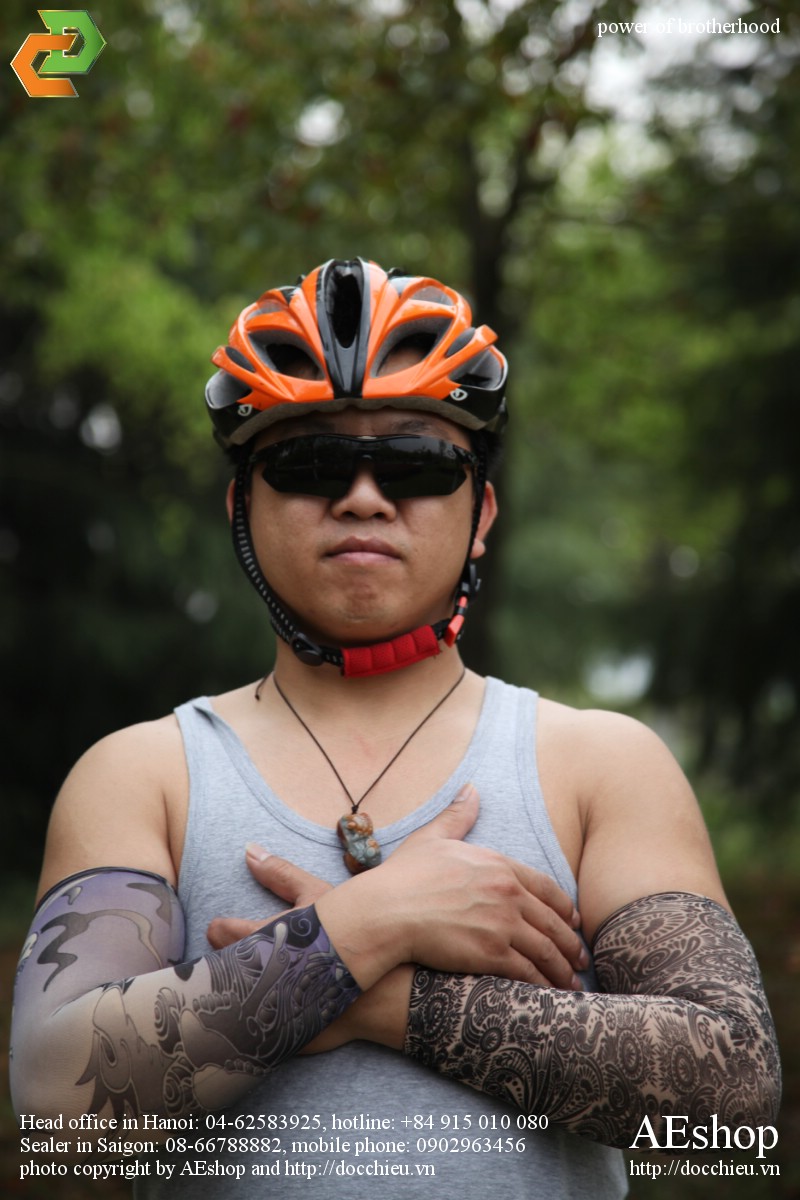 tất tay che cánh tay hình xăm