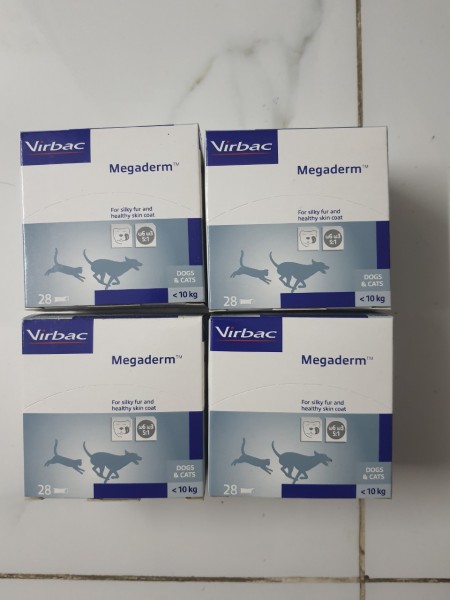 1 hộp Megaderm (28 gói) cung cấp đầy đủ vitamin cho chó mèo