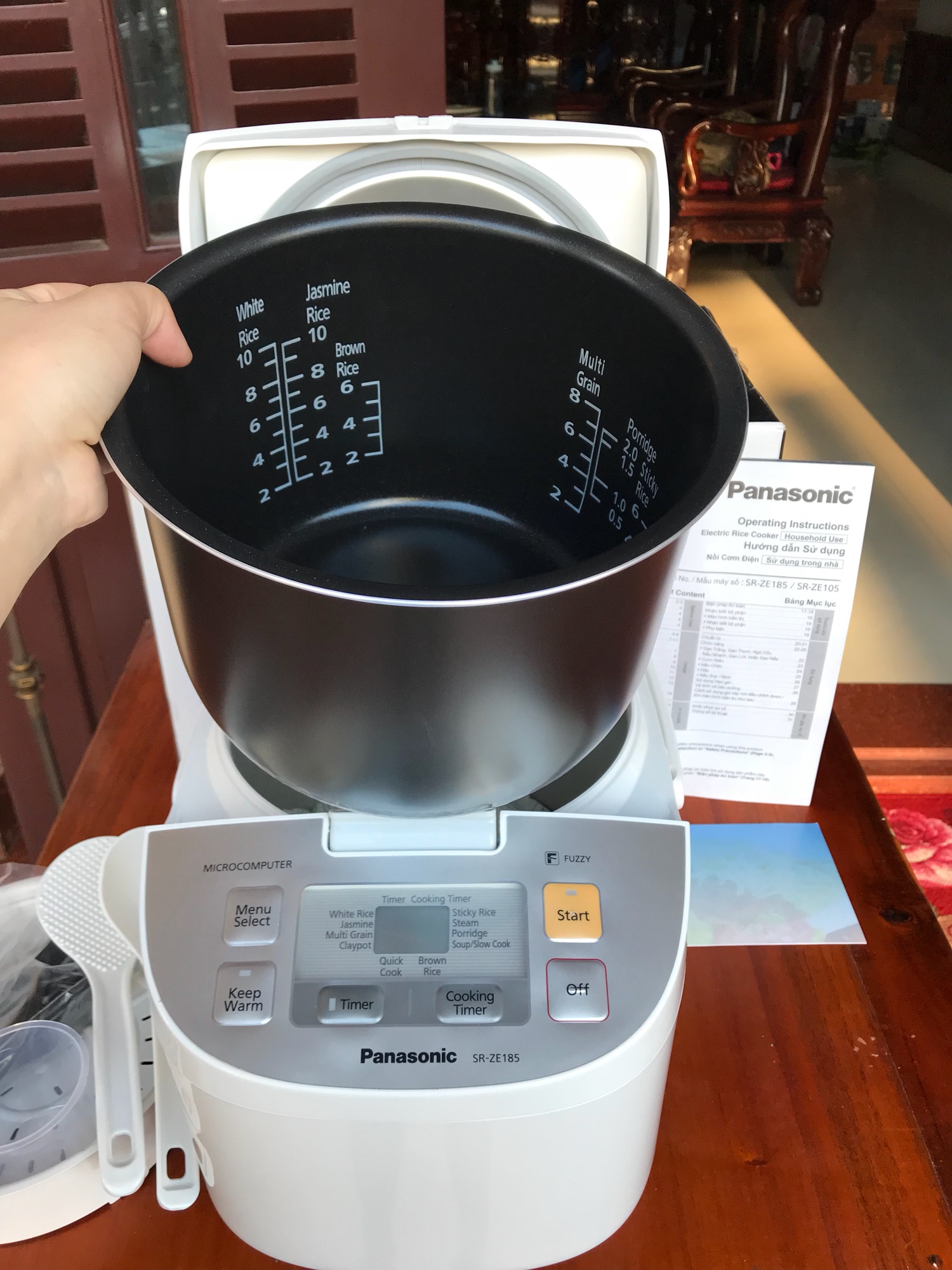 Nồi Cơm Điện PANASONIC SR-ZE185 made in Malaysia