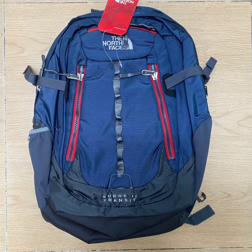 Balo du lịch cỡ lớn The North Face Surge nhiều ngăn rộng rãi để được rất nhiều đồ mang đi du lịch 3 đến 4 ngày, chất liệu vải chống thấm nước, có ngăn laptop 15 inch